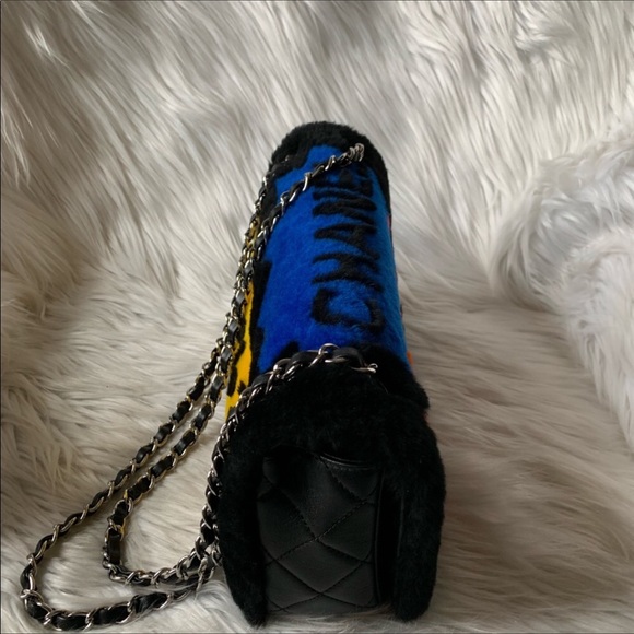 Chanel Limited Edition Patchwork Shearling FlapBag - Picture 5 of 16